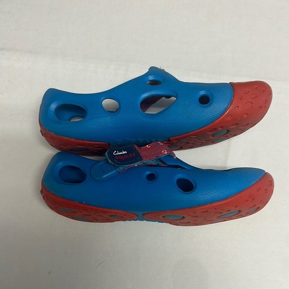 Clark’s - Vibrant Blue and Red Water Shoes with Flexible Design - Picture 2 of 6
